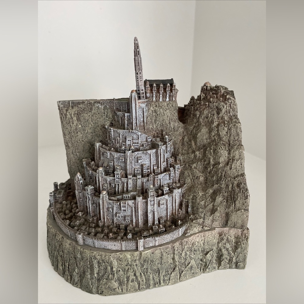 EUC Lord of the Rings Mina’s Tirith catch all sculpture from WETA - Picture 3 of 15